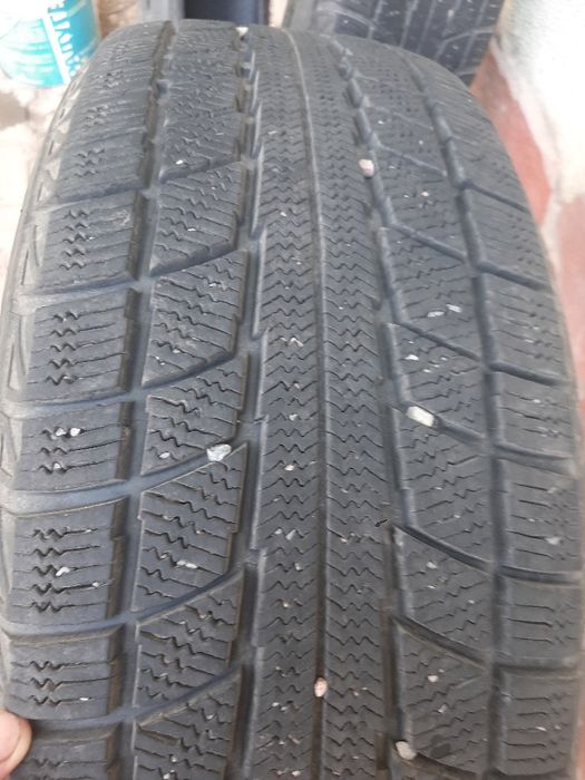 Продам резины зимние 215/60/16