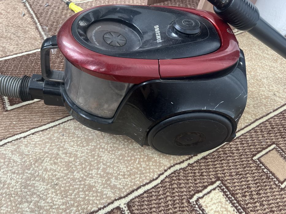 Продам пылесос за 5000 тыс .