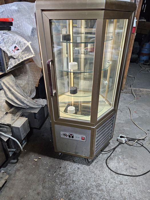 Хладилна Витрина за Торти и сладкарски изделия Въртяща се на 4 нива ше