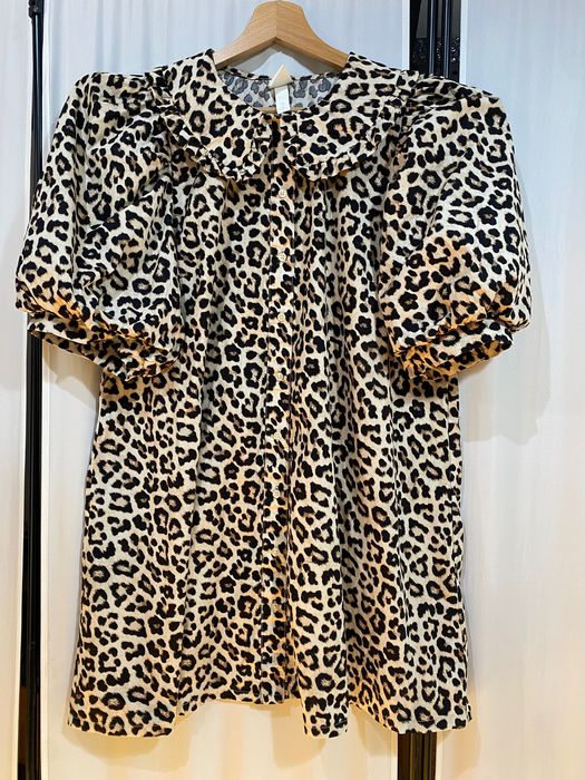 Мини рокля H&M с буфан ръкав и яка питър пан с леопардов принт