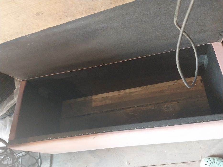 Продам срочно пуфик( банкетка)