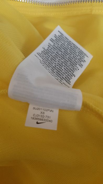 Bluza Nike marimea XS,de culoare galbena ,impecabila