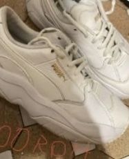 Încălțăminte dama si tableta samsung galaxy , vizionati toate pozele