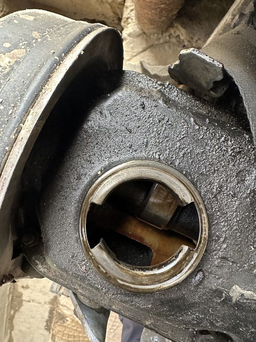 Продам на Ауди 100 2.3 с3 мотор