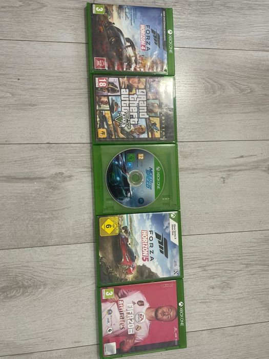 Vând xbox one 1T