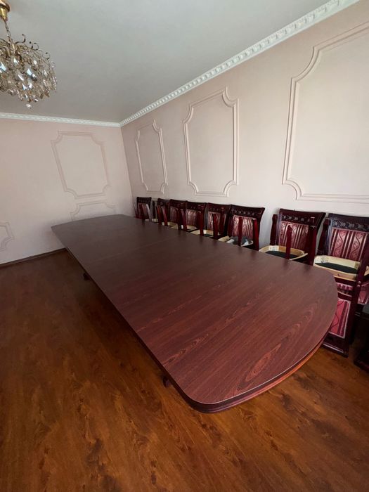 Стол со стульями