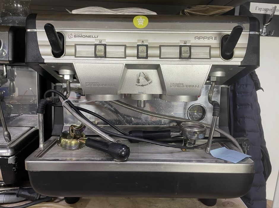 Продается пррфессиональная кофемашина Simonelli, 2-х гр