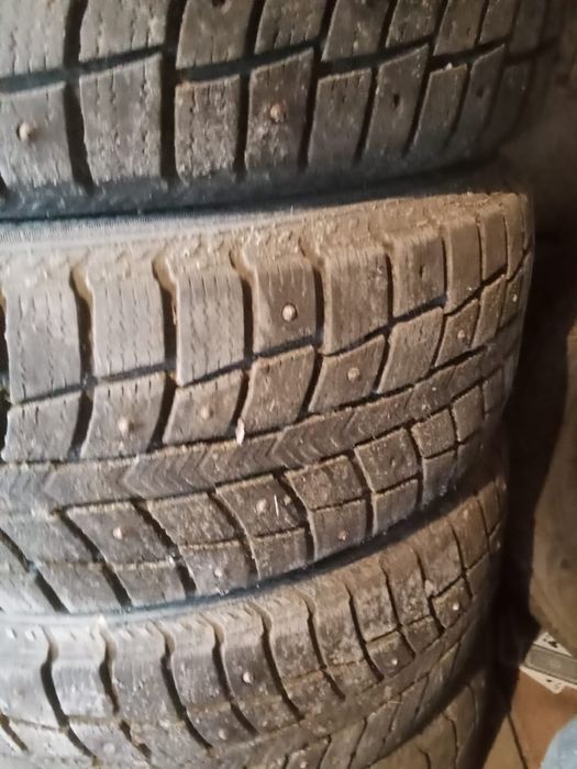 Продам комплект зимних шин с дисками