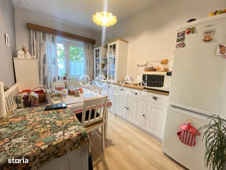 Apartament 3 camere, etaj 2, strada Semaforului