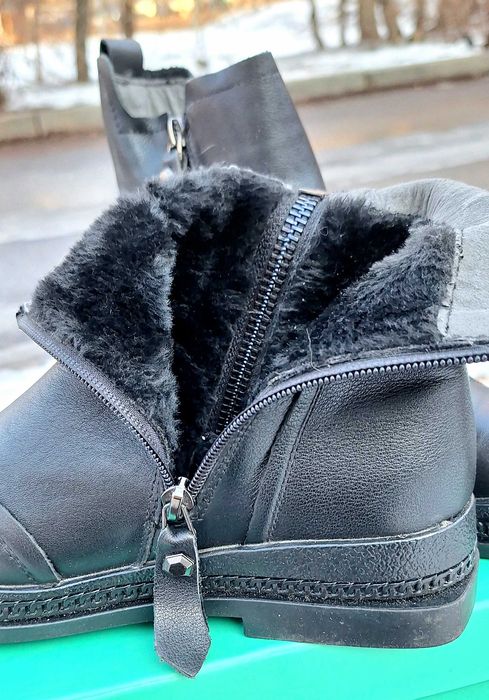 Продам зимние женские ботинки