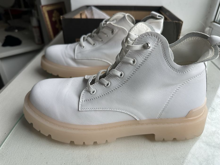 Белые ботинки , натуральная кожа , 39 размер