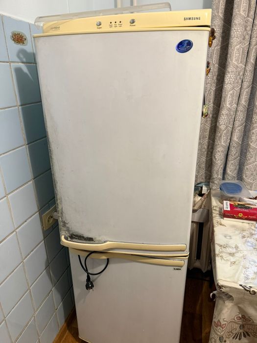 Рабочий холодильник Samsung