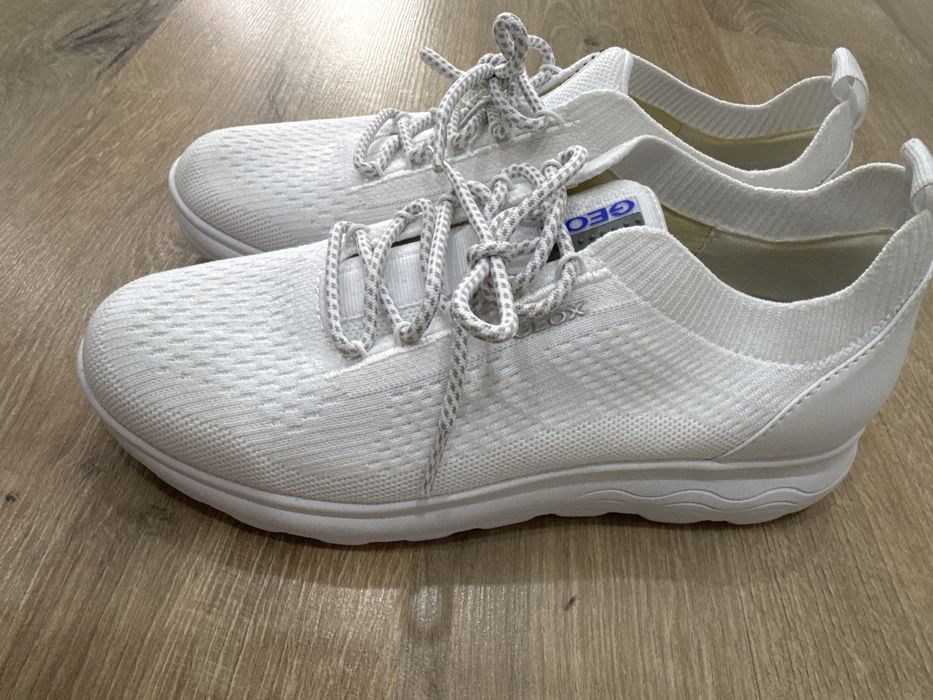 Продам кроссовки Geox