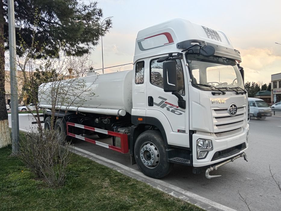 Продам водовоз FAW