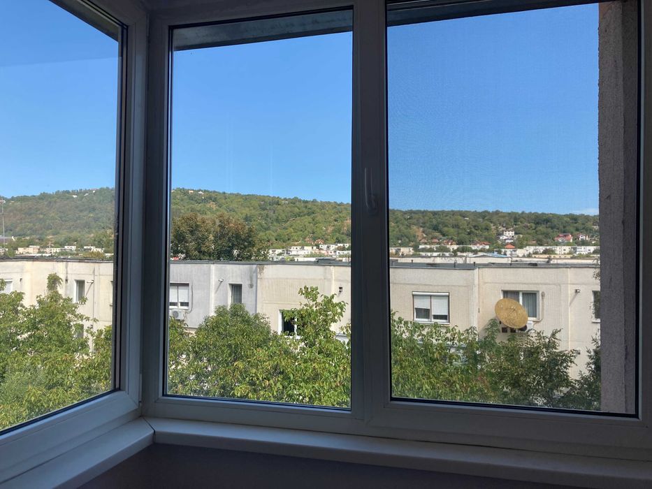 Inchiriere apartament cu trei camere decomandat cu 2 bai