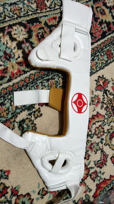 Продам шлем для каратэ новый