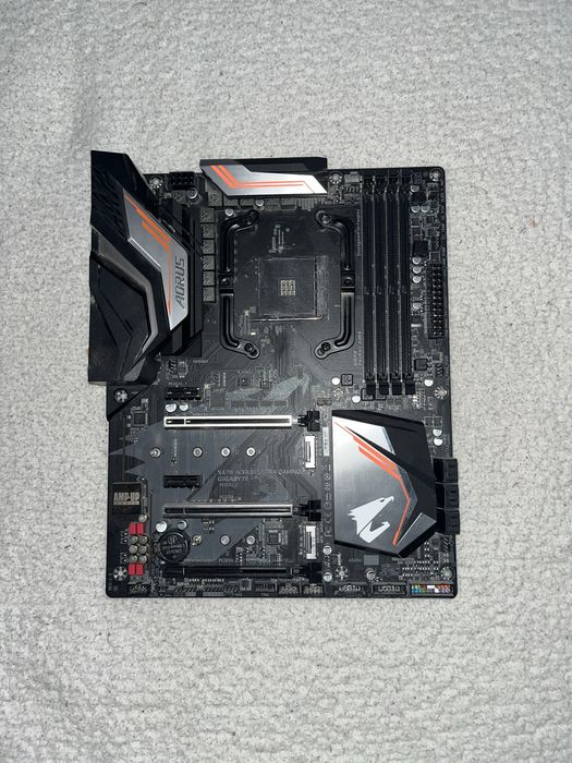 Placa de bază Gigabyte X470 Aorus Ultra Gaming + RX 6600 + be quiet! Dark Rock 4