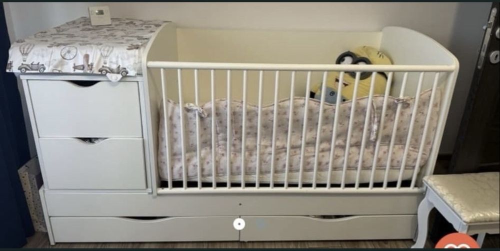 Patut 3 in 1 cu masa de infasat