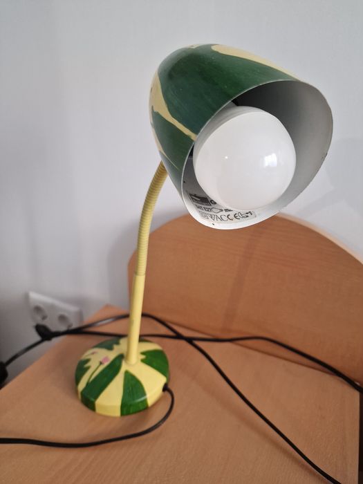 Настолна детска лампа с подвижно рамо