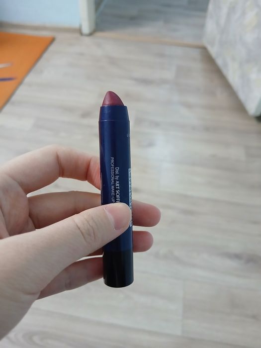 Продам помаду-карандаш