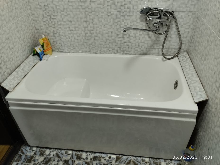 Uy sotiladi srochni  1 xona
