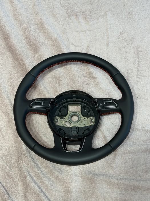 Volan tapitat cu piele neteda si cusatura rosie Audi A6 ,A4,A7,Q7,Q5 2014+