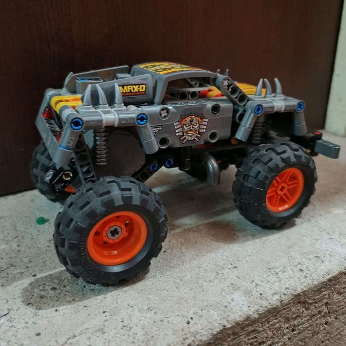 Lego technic cu motor