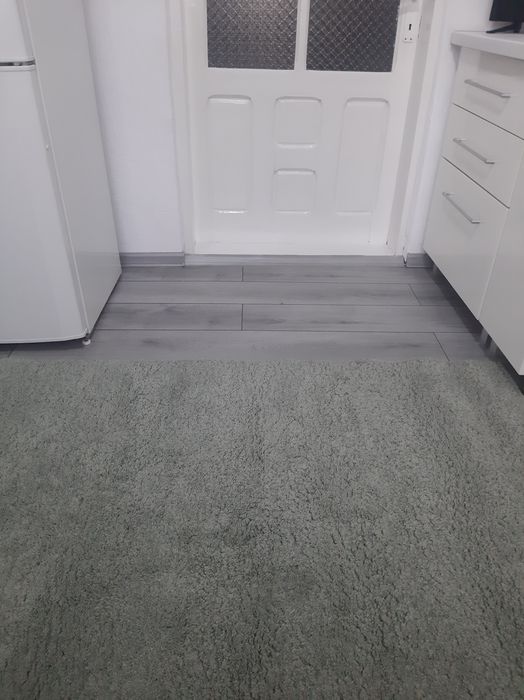 Vând covor gri 140×200