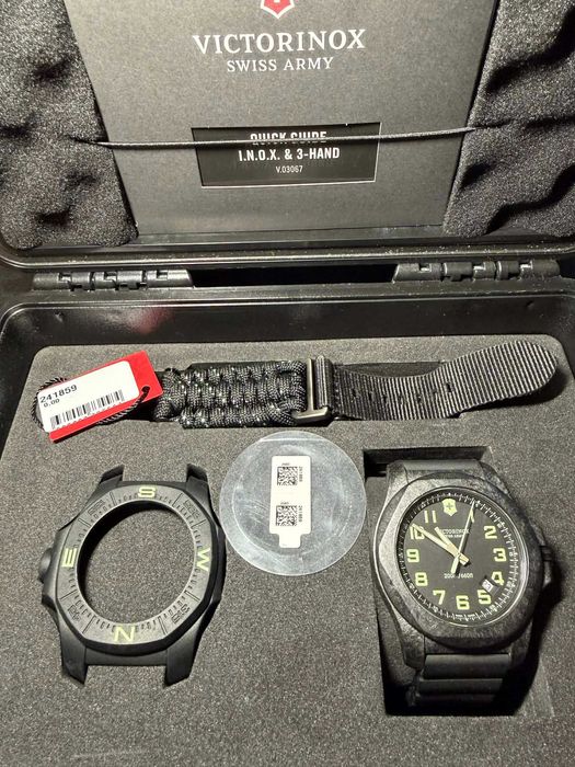 Часовник Victorinox INOX Carbon