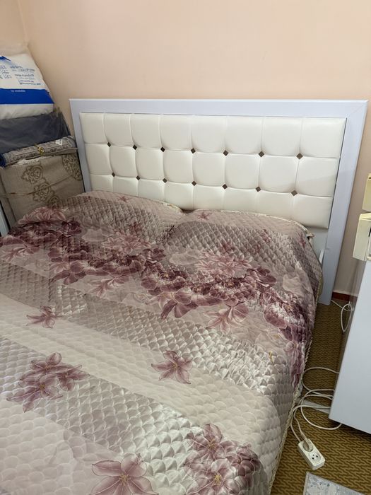 Кровать с матрасом