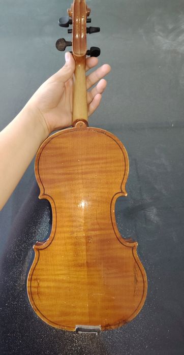 Продаётся скрипка 4/4 (длина 53 см), толщина верхней деки 1,53 мм
