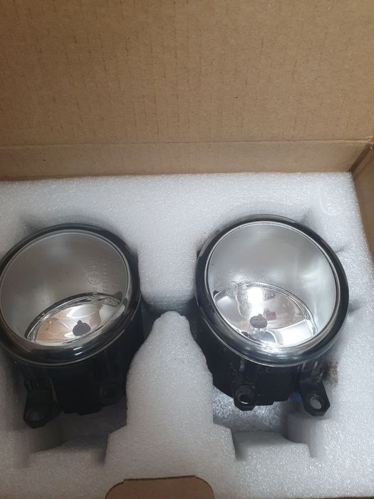 Линзы   ближнего и дальнего света и туманки на LX 570.