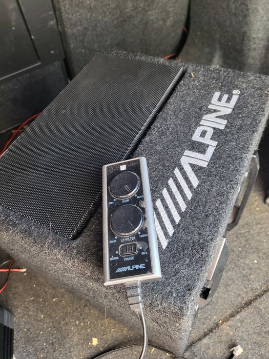 Subwoofer alpine si player auto alpine.