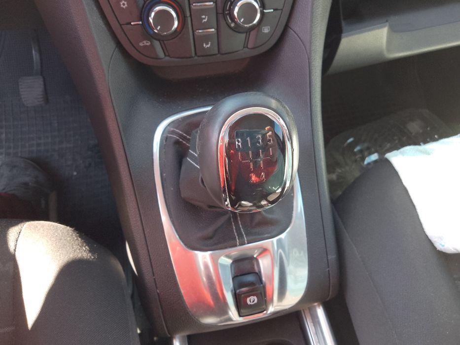 Продавам на части Опел Мерива 1.4Т 2014г