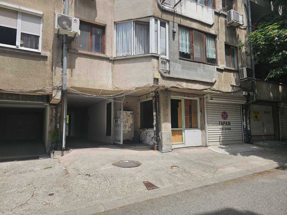 Гараж + 112 кв.м. двор / парцел - гр. Бургас кв. Възраждане до Пожарната