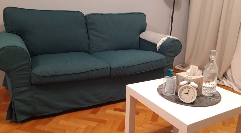 Vând Canapea IKEA EKTORP 2 locuri + husă extra – stare foarte bună