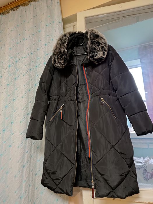 Срочно теплый пуховик.