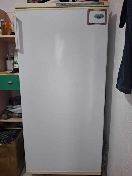 Морозильник продам