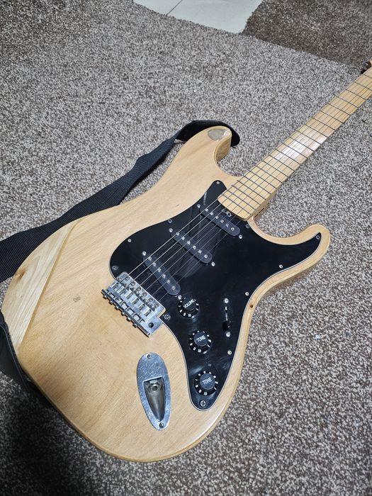 Продаётся винтажная электрогитара