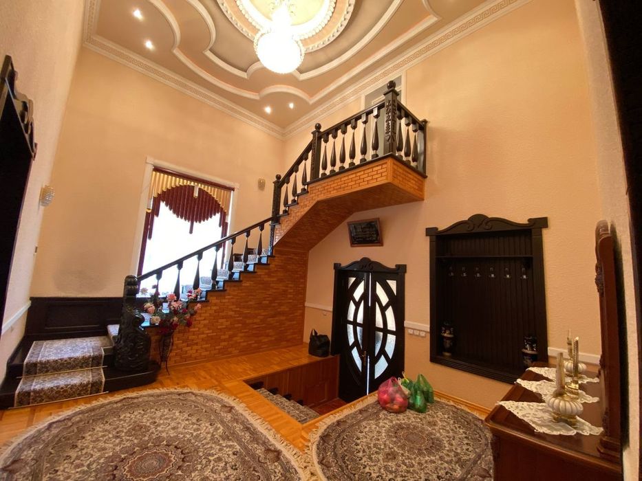 Srochna!! sotiladi ipakchilik 6 sotox 11 xona, fasad 20×30