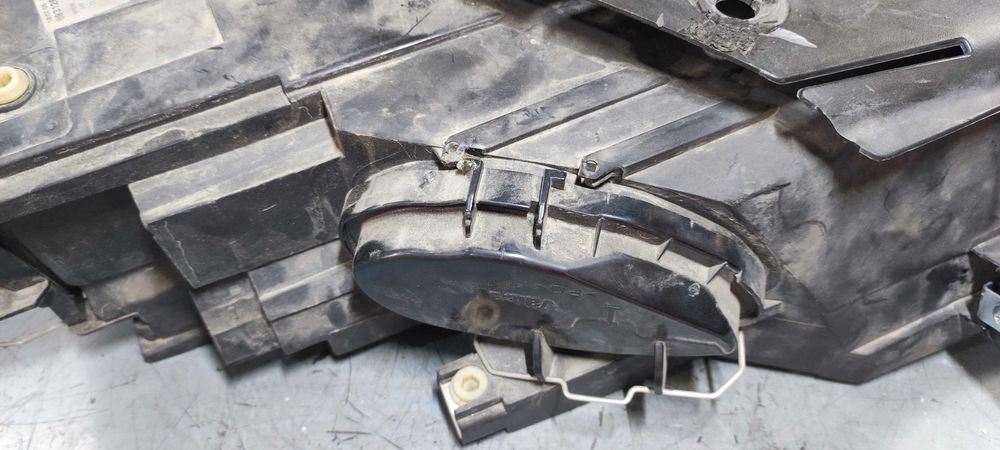 Far xenon stanga volkswagen vw passat b6 sedan cu mici defecte