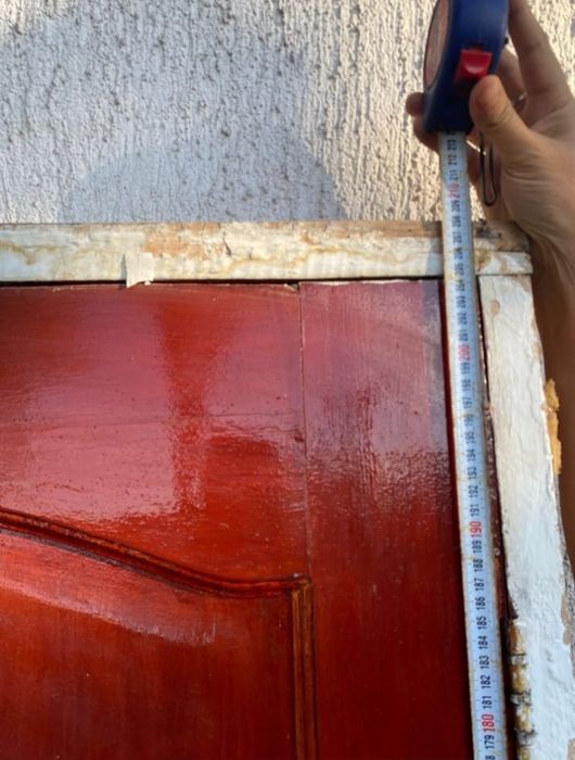 Дверь деревянный