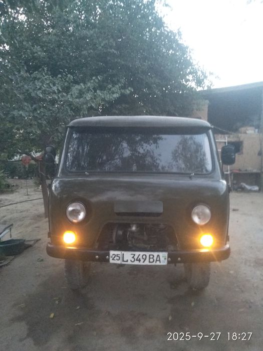 UAZ avto mashinasi