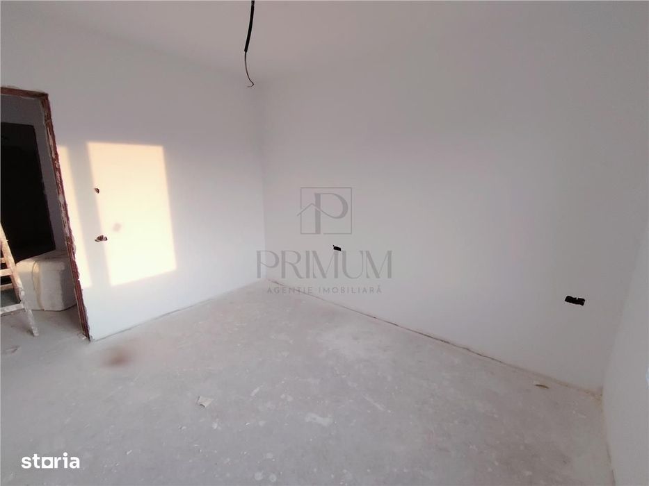 Duplex spatios - asfalt in lucru - toate utilitatile