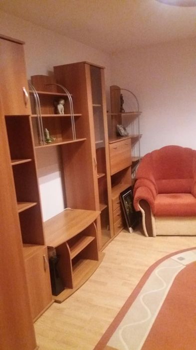 Inchiriere apartament cu 3 camere decomandat, zona Modern