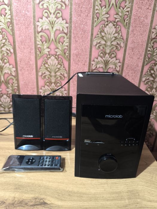 Продам колонки Microlab m-700u