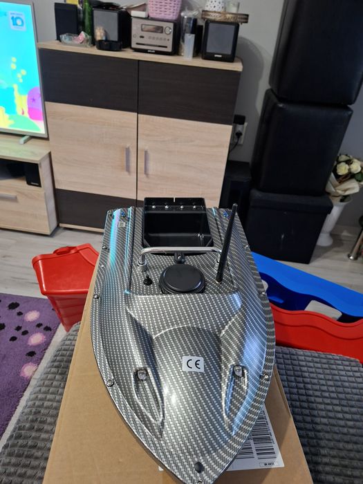 Лодка за захранка