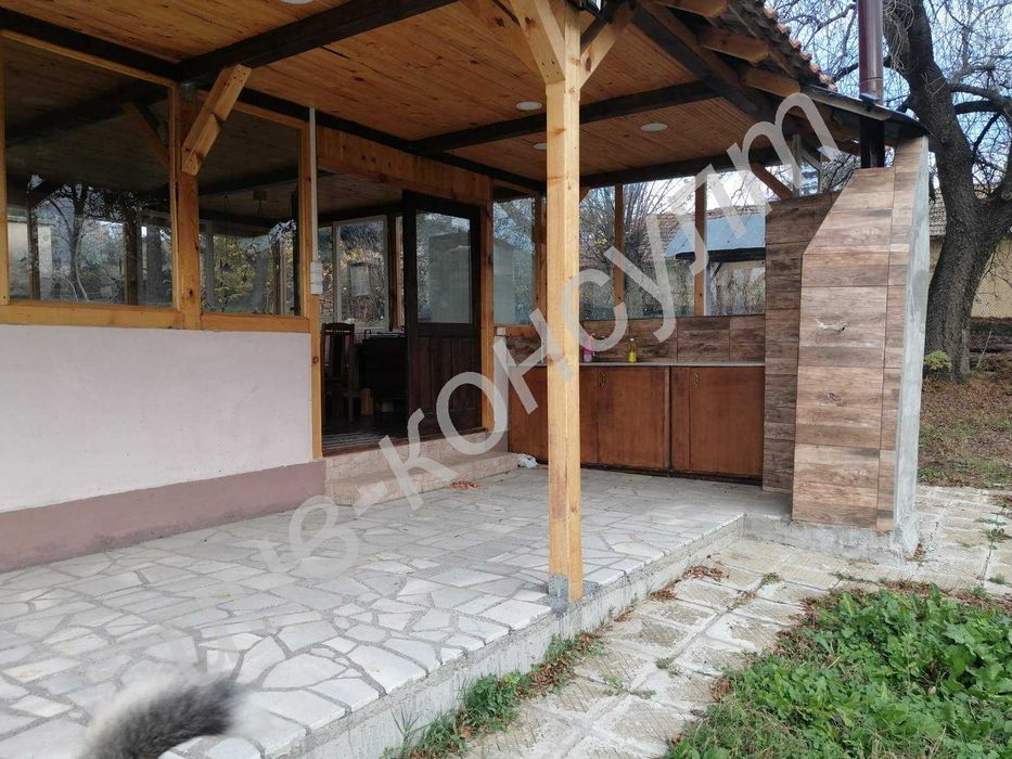 Имот с бизнес потенциал / къща за гости/