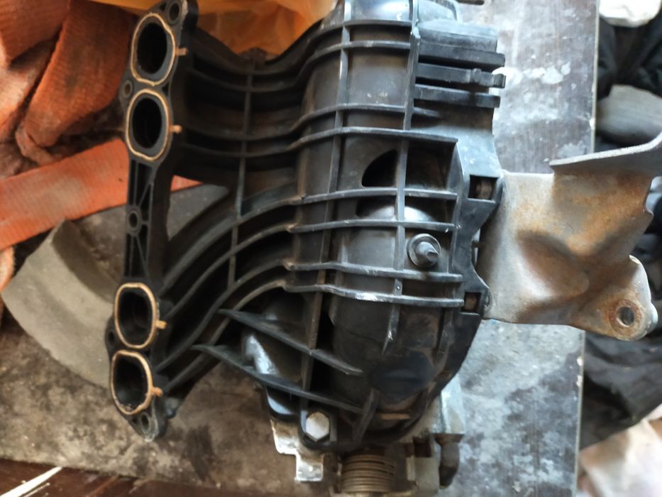 Срочно продам на ваз впускной коллектор