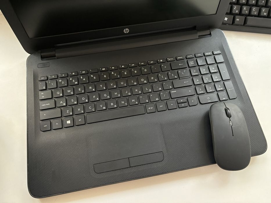 Ноутбук HP i3-5005U